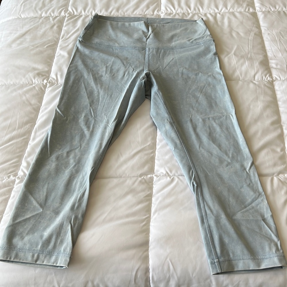 Lululemon 21” leggings size 10. Blue and white.
